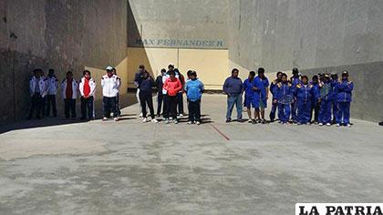 Los equipos  de Oruro, Huanuni y Challapata, que participaron en el selectivo