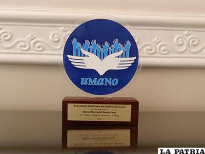 Premio obtenido por funcionarios del Banco Mercantil Santa Cruz /ABI