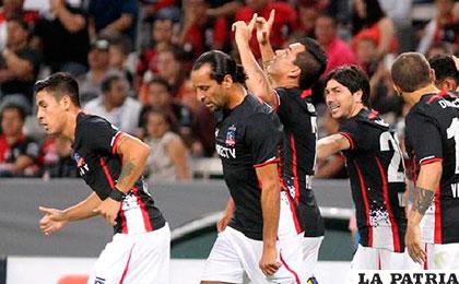 Los jugadores del Colo Colo chileno celebran un gol /holaciudad.com