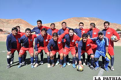 El plantel de jugadores de PMC Gamo que logró una buena victoria ante Fisioterapia
