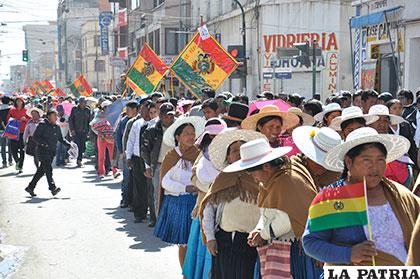 Cientos de Juntas Vecinales Periurbanas paralizaron el centro de la ciudad con su desfile