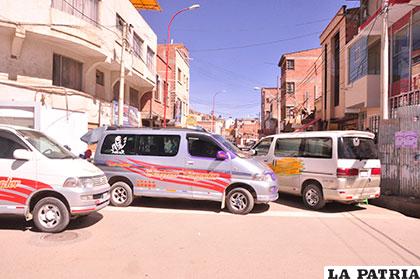 Minivans orureños no reciben buen trato en Cochabamba