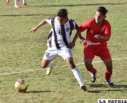 Los paceños, de rojo, no aguantaron el ataque visitante /APG