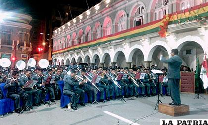 Banda de Música en retreta ofrecida por los 191 años de la gesta libertaria de Bolivia