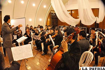 Presentación de la Orquesta Sinfónica en el Club Oruro