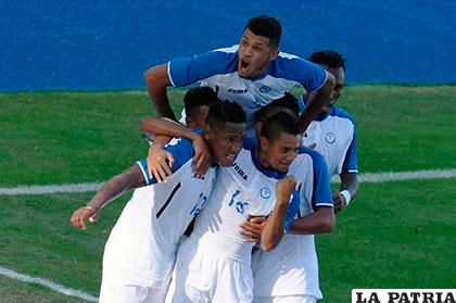 Celebración hondureña en un partido inolvidable