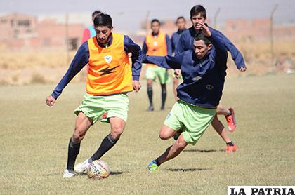 El equipo hizo fútbol antes de partir a Potosí
