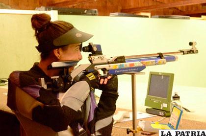 La paceña Carina García debuta hoy en tiro deportivo /deportesbolivia.blogspot.com