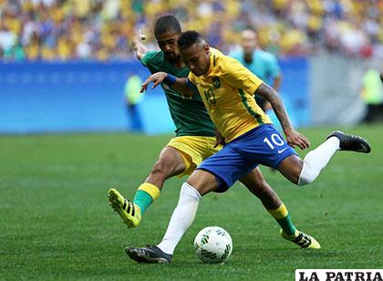Neymar durante el partido con Sudáfrica