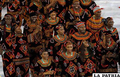 La delegación de Camerún con su vestimenta típica /Reuters