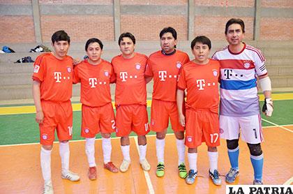 El plantel de Administradores viene participando en el torneo de futsal de la Adepro