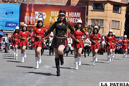 Las bellas guaripoleras del Colegio Comibol
