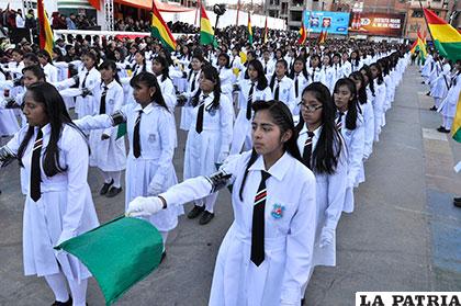 Homenaje patrio de la Unidad Educativa 
