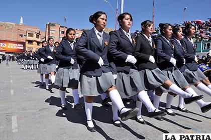 Demostración de amor patriótico del Colegio Otawa