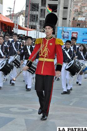 Imponente presencia de la banda del Colegio Anglo Americano