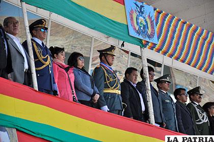 Autoridades presenciaron el acto de las Fuerzas Armadas
