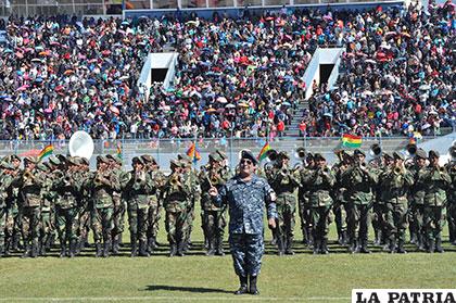 Las bandas militares fueron importantes para amenizar la jornada