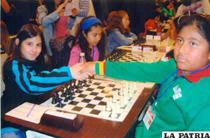 La participación que tuvo en el Uruguay, dando la mano a su rival