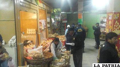 Gendarmes hacen controles de peso y precio del pan /Defensa del consumidor
