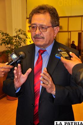 Bazán explica alcance de proyectos que debían ser entregados al Presidente Morales