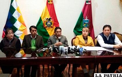 Patzi volvió a sus funciones y junto a dirigentes cívicos paceños anuncian bloqueos y movilizaciones  /GOBERNACI?N LA PAZ