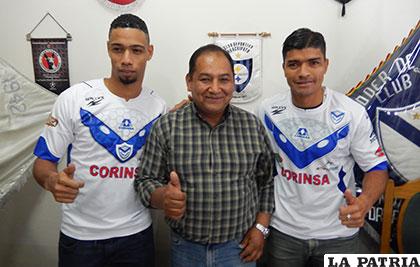 Alfaro y Ríos junto al presidente Zeballos, ayer durante la presentación