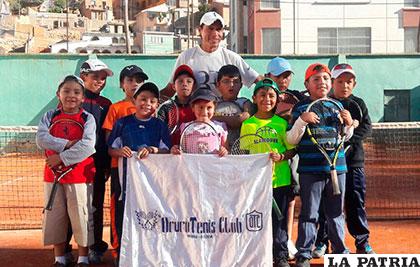 La representación orureña que participó en el certamen nacional