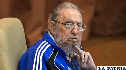 Fidel Castro en el umbral de los 90 años reaparece en público /AP