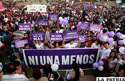 Peruanos marcharon en contra de la violencia hacia las mujeres