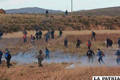Mineros cooperativistas protagonizaron violentos 
enfrentamientos con la Policía /backbuho.com