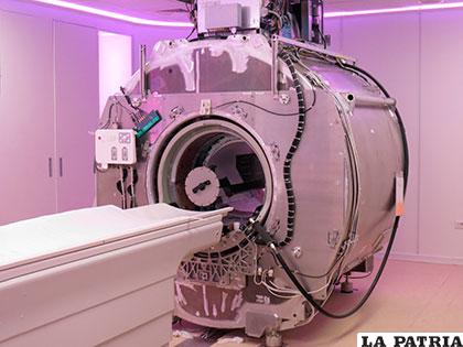 Equipo de resonancia magnética que beneficiará a pacientes del Hospital Obrero