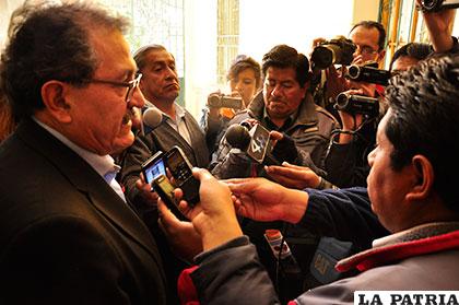 Alcalde Bazán tiene la idea de generar recursos a través de empresas mixtas