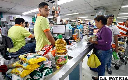 Venezolanos se abastecieron de insumos de mercados colombianos el fin de semana