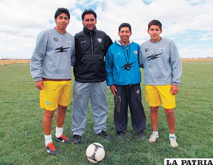 Douglas y Marco Ferurfino junto a Mario (padre e hijo) Parrado