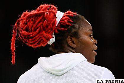 La francesa Isabelle Yacoubou en las eliminatorias de baloncesto femenino