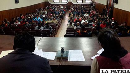 Asamblea general desarrollada ayer en el Paraninfo Universitario