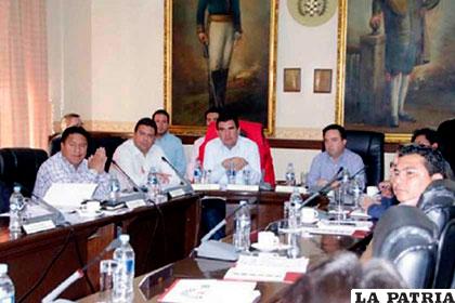 Alcaldes se reunieron en Cochabamba para hablar del pacto fiscal /Correo del Sur