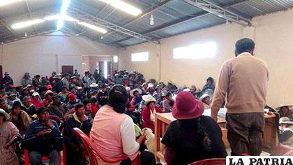 Reunión de socialización con vecinos de la urbanización San Isidro /Senasba