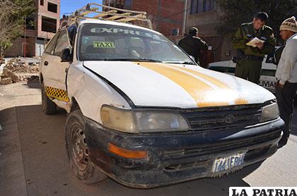 Dentro el taxi seguía la niña luego de que su padre huyera tras el accidente