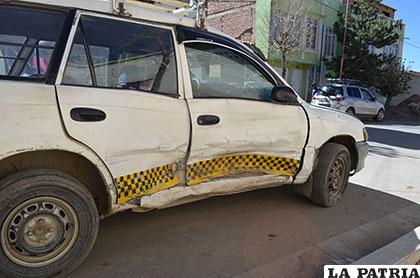 El vehículo resultó muy dañado en el incidente vial