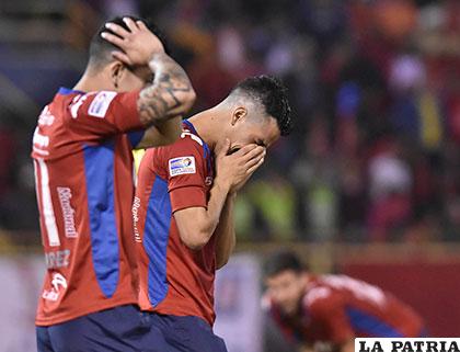 La tristeza de los jugadores de Wilstermann /APG