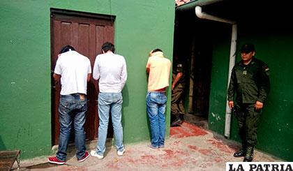 Los tres estudiantes sorprendidos con los envoltorios de marihuana
