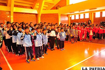 La delegación de Oruro que participa en el certamen nacional