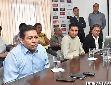 López y Hoyos en la presentación de la nómina /APG