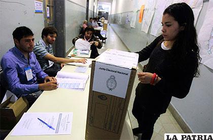Expertos analizan procesos electorales en América Latina