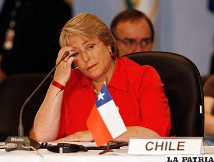 Disminuye la popularidad e incrementa la desaprobación a Bachelet