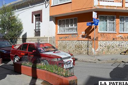 Algunos choferes no respetan la dirección correcta de la calle Linares