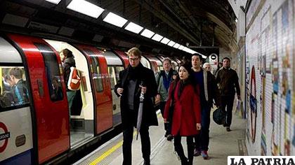 Servicio nocturno del metro en Londres sorprendió a sus usuarios