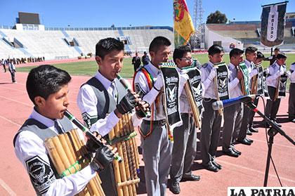 Banda folklórica del Jorge Oblitas entonó melodías que muestran la riqueza cultural del país