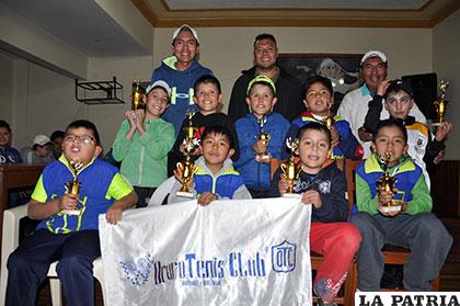 Deportistas del Oruro Tenis Club que fueron distinguidos